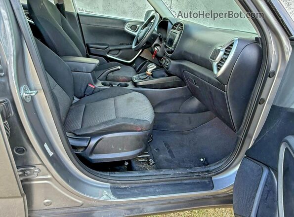 KNDJ23AU8N7826787 2022 KIA SOUL Серый Вид сзади