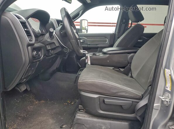 3C63RRHL0NG415206 2022 RAM 3500 Silver Առջևի վահանակի տեսք