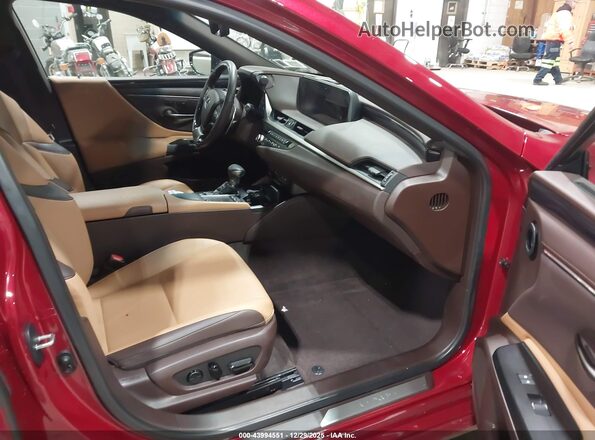 58ADA1C17MU011573 2021 LEXUS ES 300H Red Widok wnętrza z przodu