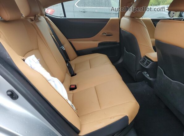 58ADA1C19SU058018 2025 LEXUS ES Silver Հետևի նստատեղերի տեսք
