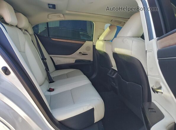 58ADZ1B11PU158647 2023 LEXUS ES White Vista de los asientos traseros