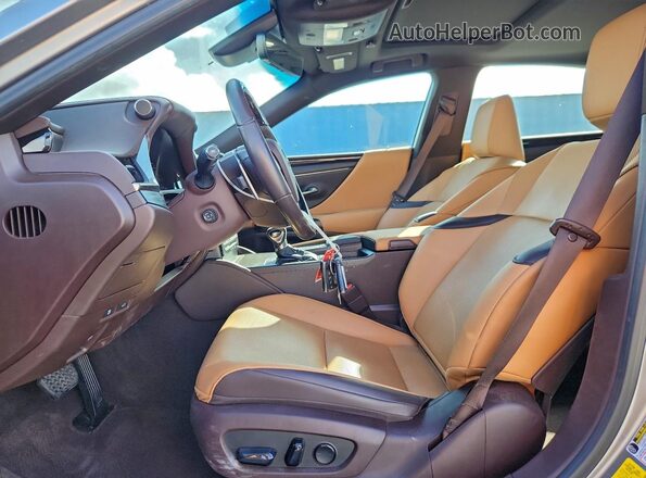 58ADZ1B12MU085851 2021 LEXUS ES Серебряный Вид салона спереди