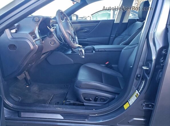 58ADZ1B13MU091030 2021 LEXUS ES Серый Вид салона спереди