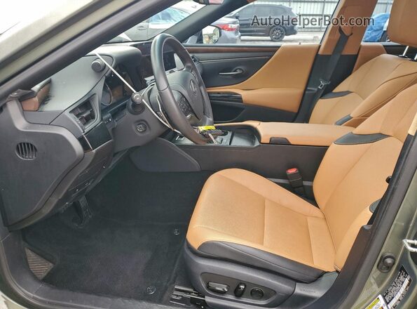58ADZ1B17PU145286 2023 LEXUS ES Зеленый Вид салона спереди