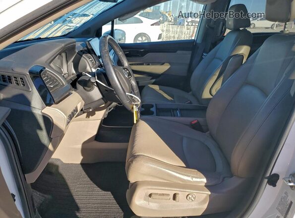 5FNRL6H82NB012560 2022 HONDA ODYSSEY White Front interior view