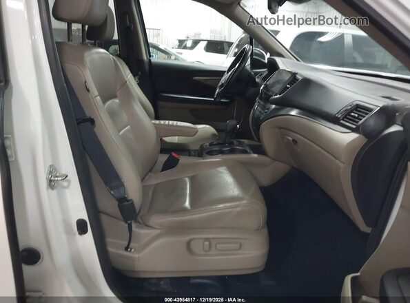 5FNYF6H55LB010937 2020 HONDA PILOT White Front interior view