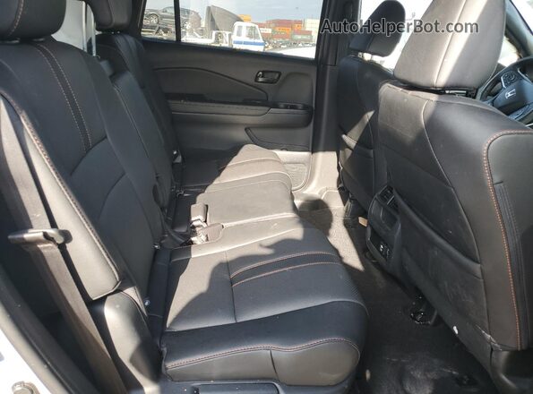 5FNYF8H62PB034297 2023 HONDA PASSPORT Gray Rear interior view