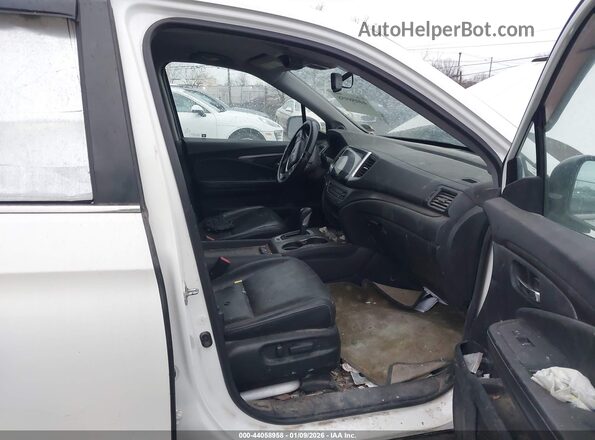 5FPYK3F61JB004837 2018 HONDA RIDGELINE White Vista interior delantera