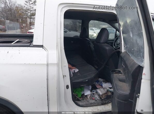 5FPYK3F61JB004837 2018 HONDA RIDGELINE White Vista de la etiqueta del VIN