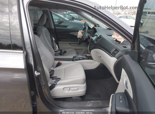 5FPYK3F72PB010776 2023 HONDA RIDGELINE Gray Вид салону спереду