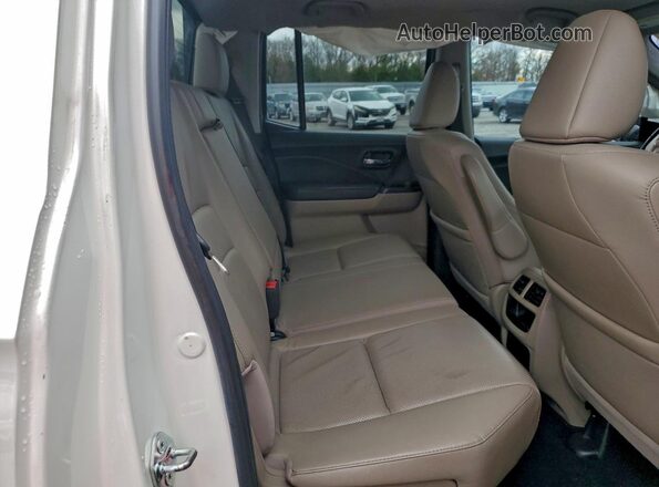 5FPYK3F78JB004990 2018 HONDA RIDGELINE White Вид задніх сидінь