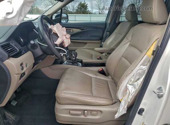 5FPYK3F78JB004990 2018 HONDA RIDGELINE White Вид салону спереду