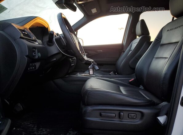5FPYK3F8XMB020251 2021 HONDA RIDGELINE White Front interior view