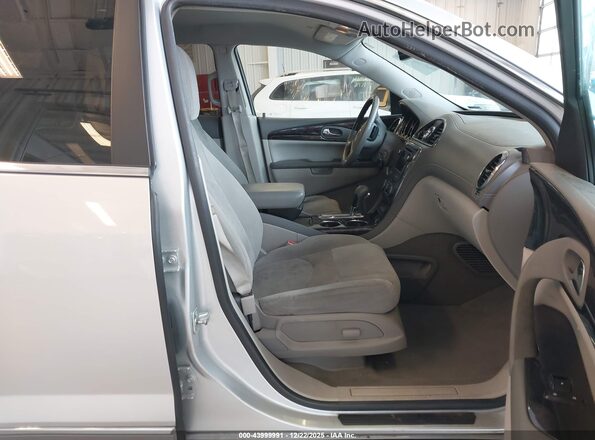 5GAKRAKD2HJ312316 2017 BUICK ENCLAVE Silver Widok wnętrza z przodu
