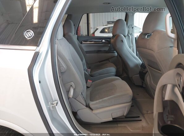 5GAKRAKD2HJ312316 2017 BUICK ENCLAVE Silver Widok naklejki z numerem VIN