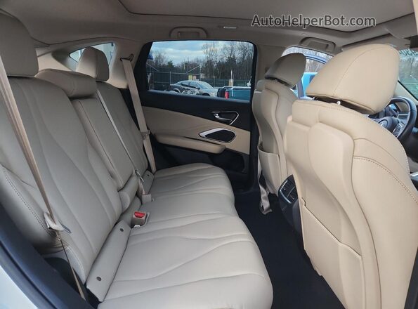 5J8TC2H37PL022098 2023 ACURA RDX White Вид задньої частини салону
