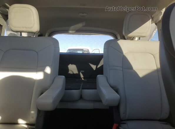 5LM5J6XC9SGL00239 2025 LINCOLN AVIATOR Gray უკანა სავარძლების ხედი