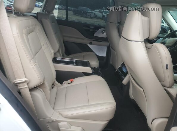 5LM5J7WC0RGL06545 2024 LINCOLN AVIATOR White უკანა სალონის ხედი