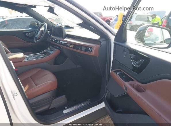 5LM5J7WC0SGL22900 2025 LINCOLN AVIATOR White Սալոնի դիմացի տեսք