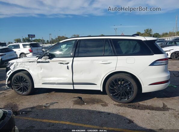 5LM5J7WC0SGL22900 2025 LINCOLN AVIATOR White Սալոնի 360 աստիճան տեսք