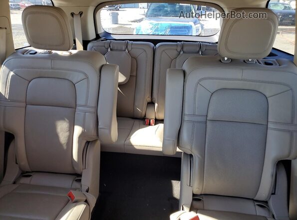 5LM5J7WC4MGL12728 2021 LINCOLN AVIATOR Blue Rear seats view