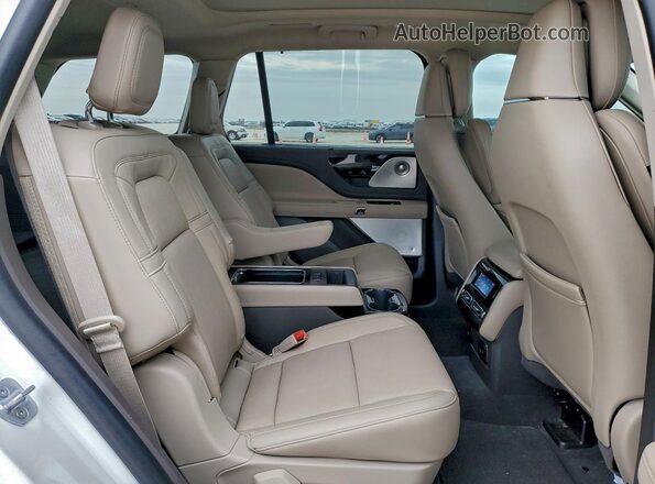 5LM5J7WC5PGL16632 2023 LINCOLN AVIATOR White Вид задньої частини салону