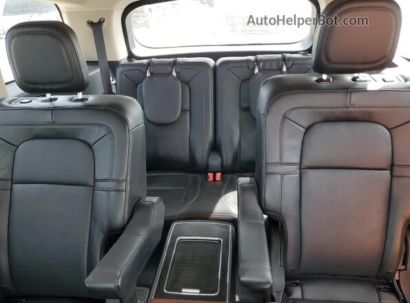 5LM5J7WC5RGL02846 2024 LINCOLN AVIATOR Silver Հետևի նստատեղերի տեսք