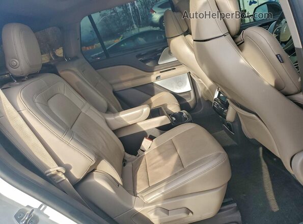 5LM5J7XC1LGL05653 2020 LINCOLN AVIATOR White Rear interior view