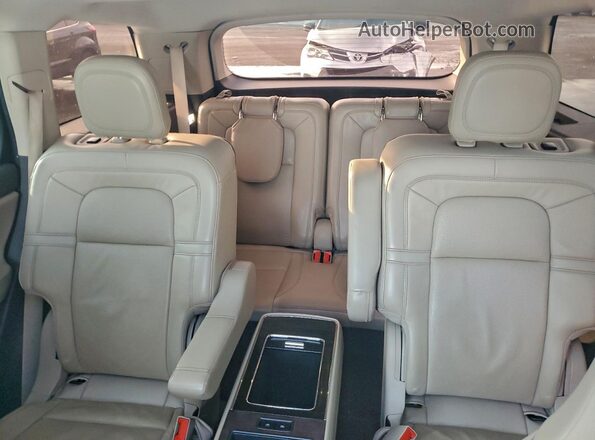 5LM5J7XC1LGL05653 2020 LINCOLN AVIATOR White Rear seats view