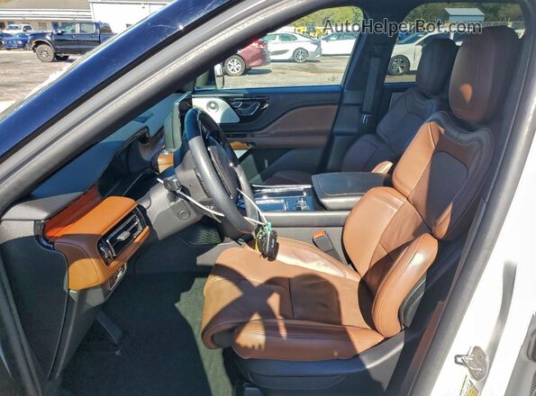5LM5J7XC1RGL10442 2024 LINCOLN AVIATOR White Vista interior delantera