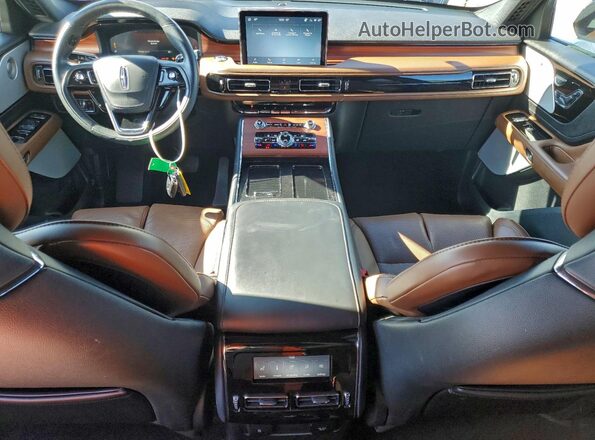 5LM5J7XC1RGL10442 2024 LINCOLN AVIATOR White Vista del salpicadero