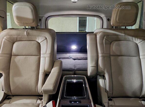 5LM5J7XC2NGL07561 2022 LINCOLN AVIATOR White Vista de los asientos traseros