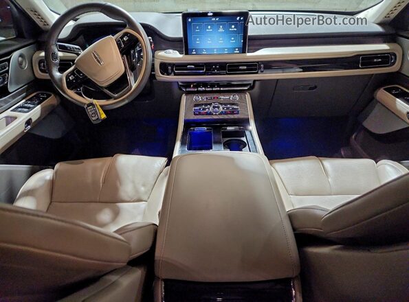 5LM5J7XC2NGL07561 2022 LINCOLN AVIATOR White Vista del salpicadero