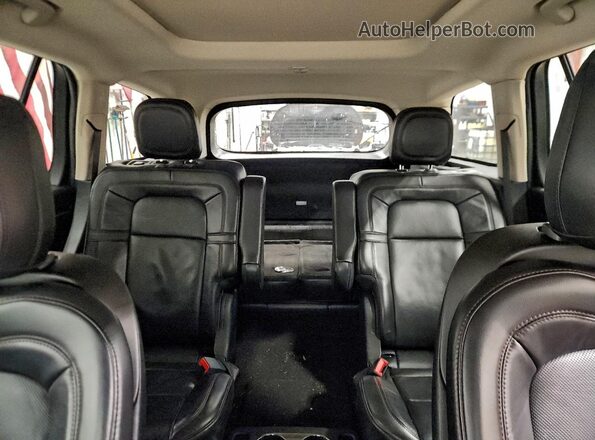 5LM5J7XC3LGL24284 2020 LINCOLN AVIATOR Black Widok tylnych siedzeń