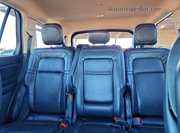 5LM5J7XC4LGL01371 2020 LINCOLN AVIATOR Silver Вид задніх сидінь