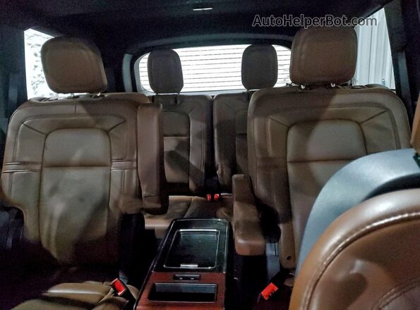5LM5J7XC4MGL09245 2021 LINCOLN AVIATOR White Հետևի նստատեղերի տեսք