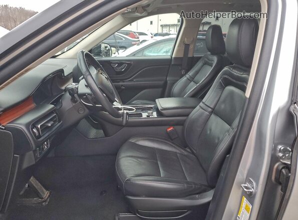 5LM5J7XC4NGL03981 2022 LINCOLN AVIATOR Gray Front interior view