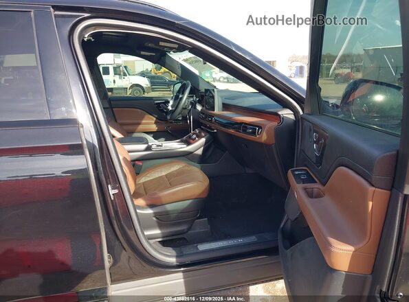 5LM5J7XC6RGL09335 2024 LINCOLN AVIATOR Black წინა სალონის ხედი