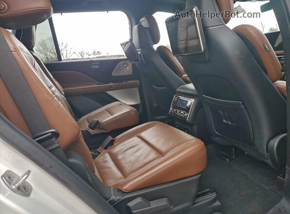 5LM5J7XCXMGL12795 2021 LINCOLN AVIATOR White Вид задньої частини салону