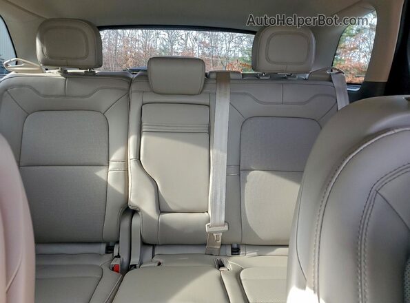 5LMCJ1DA2RUL11155 2024 LINCOLN CORSAIR White Vista de los asientos traseros