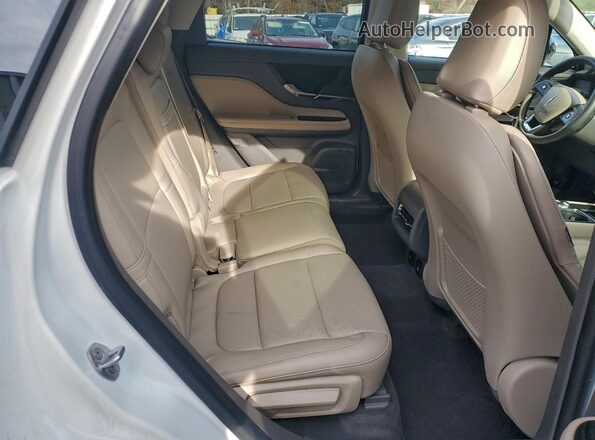 5LMCJ1DA2RUL11155 2024 LINCOLN CORSAIR White Vista interior trasera