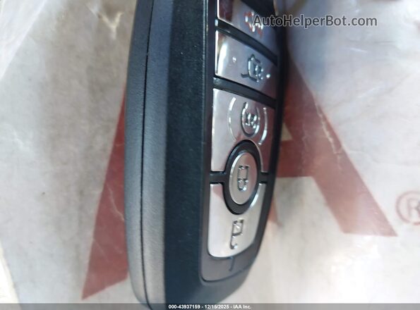 5LMCJ2CA0PUL05178 2023 LINCOLN CORSAIR Белый Вид панели приборов