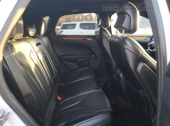 5LMCJ3D98JUL19119 2018 LINCOLN MKC White 