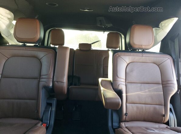 5LMJJ2LG5REL17285 2024 LINCOLN NAVIGATOR Черный Вид задних сидений
