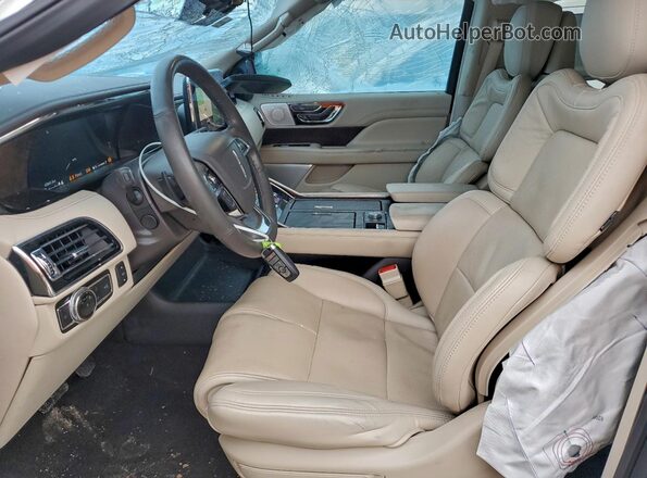 5LMJJ2LT3LEL15281 2020 LINCOLN NAVIGATOR White Front interior view