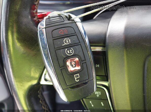 5LMJJ2LT6KEL04029 2019 LINCOLN NAVIGATOR Белый Вид панели приборов