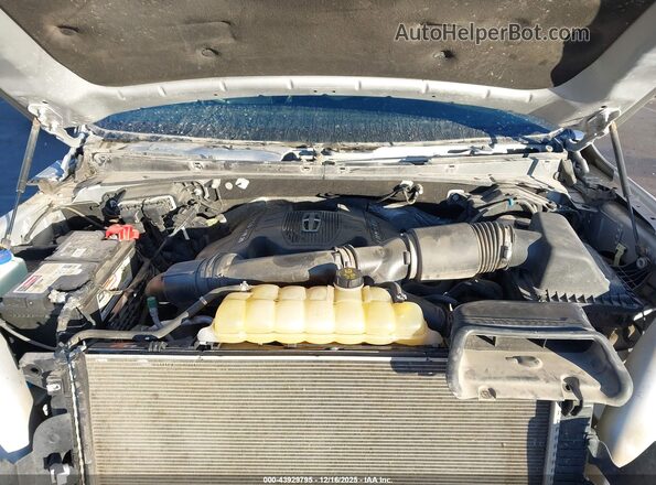 5LMJJ2NT3JEL07692 2018 LINCOLN NAVIGATOR Silver Widok z tyłu