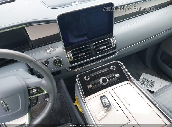 5LMJJ2TT0LEL08370 2020 LINCOLN NAVIGATOR Silver Dashboard view