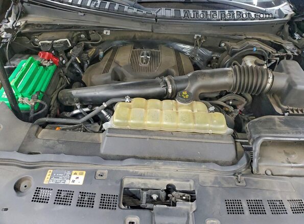 5LMJJ3LT5LEL05034 2020 LINCOLN NAVIGATOR Black Vista del compartimento del motor