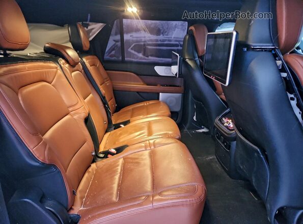 5LMJJ3LTXLEL23481 2020 LINCOLN NAVIGATOR White Rear interior view